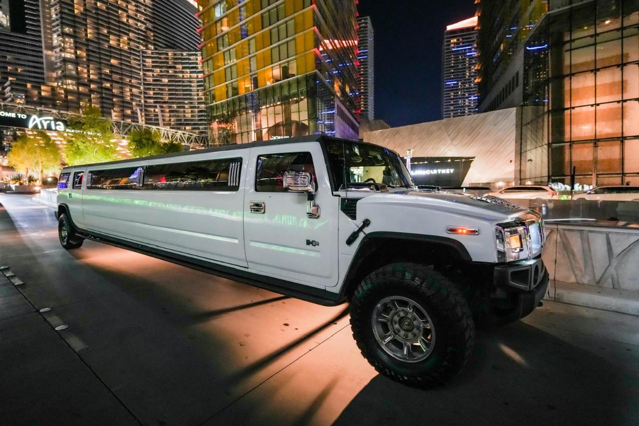 Stretch Hummer Limo | 18 Max