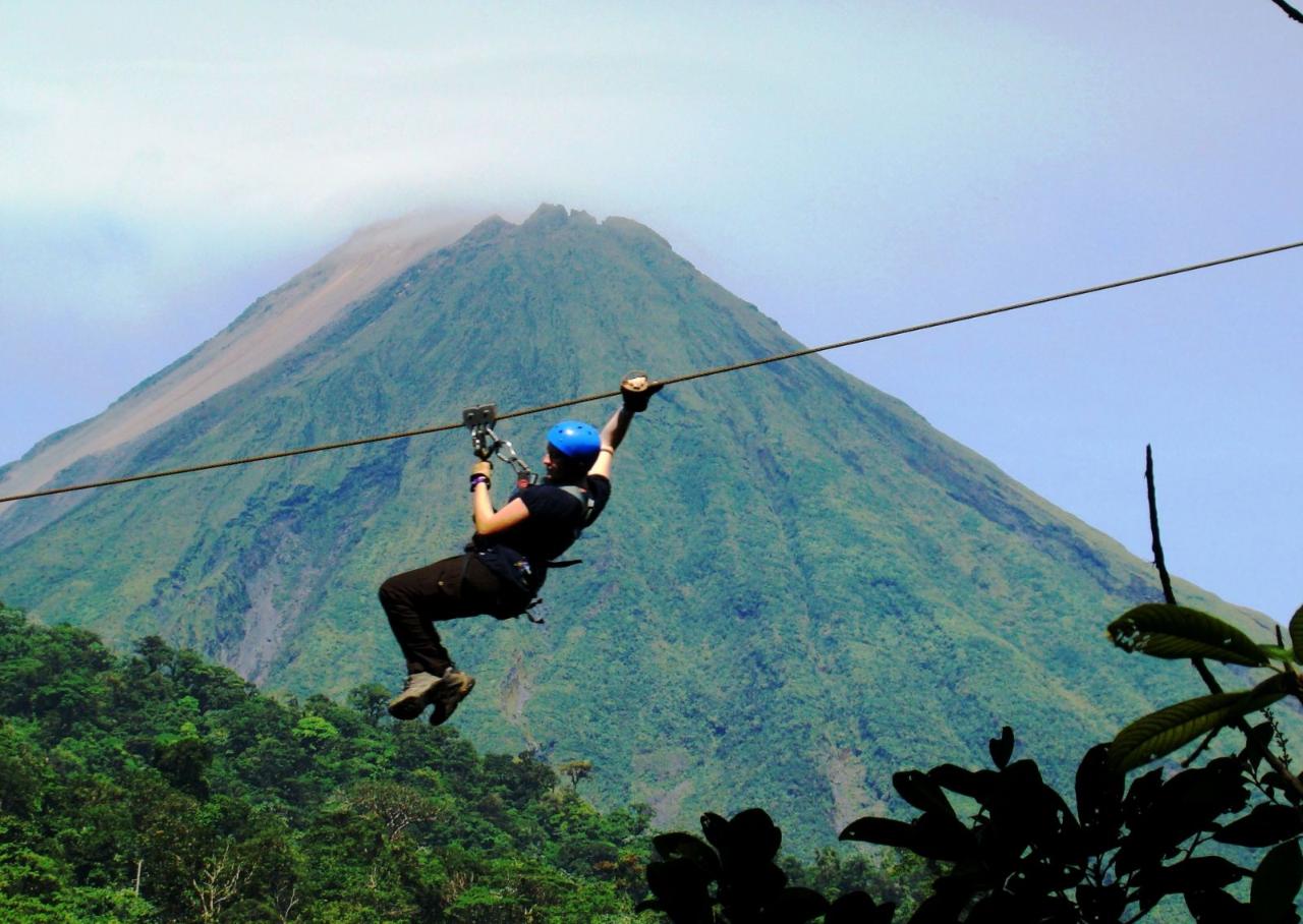 Tamarindo Tours : Guanacaste-Arenal One-Day Tour with Sky Adventures Canopy Zipline + Hot Springs