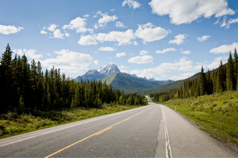 8-Day Essential Rockies & West Coast Eastbound Tour from Vancouver to Calgary: Whistler, Okanagan, Kelowna, Revelstoke, Canmore and Banff**Admission Tickets Included**