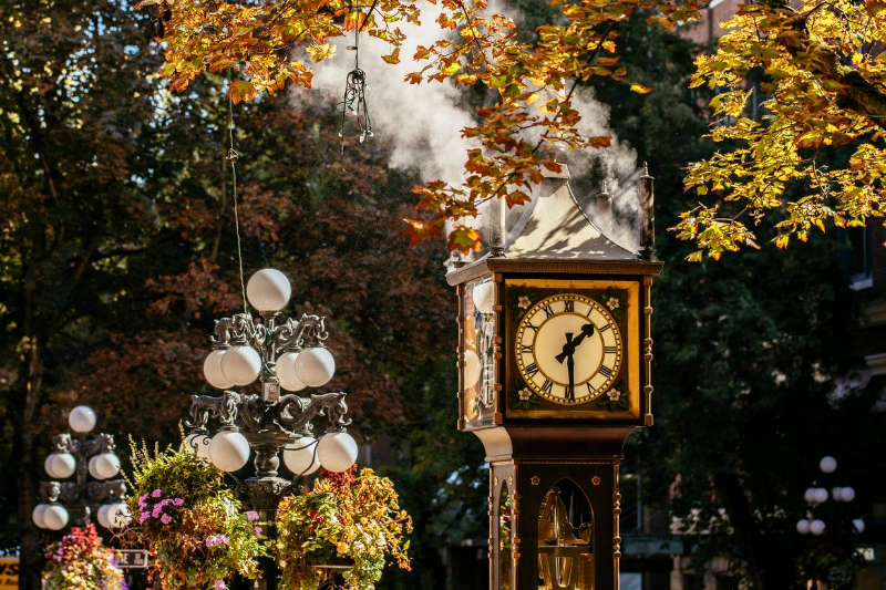 8-Day Essential Rockies & West Coast Westbound Tour from Calgary to Vancouver: Whistler, Okanagan, Kelowna, Revelstoke, Canmore and Banff**Admission Tickets Included**