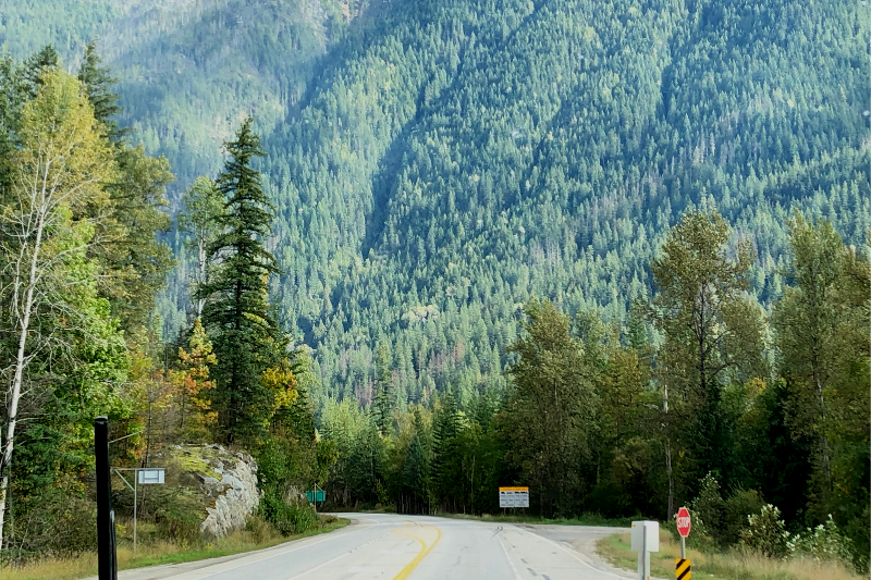 8-Day Essential Rockies & West Coast Eastbound Tour from Vancouver to Calgary: Whistler, Okanagan, Kelowna, Revelstoke, Canmore and Banff**Admission Tickets Included**