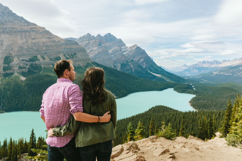 8-Day Essential Rockies & West Coast Eastbound Tour from Vancouver to Calgary: Whistler, Okanagan, Kelowna, Revelstoke, Canmore and Banff**Admission Tickets Included**