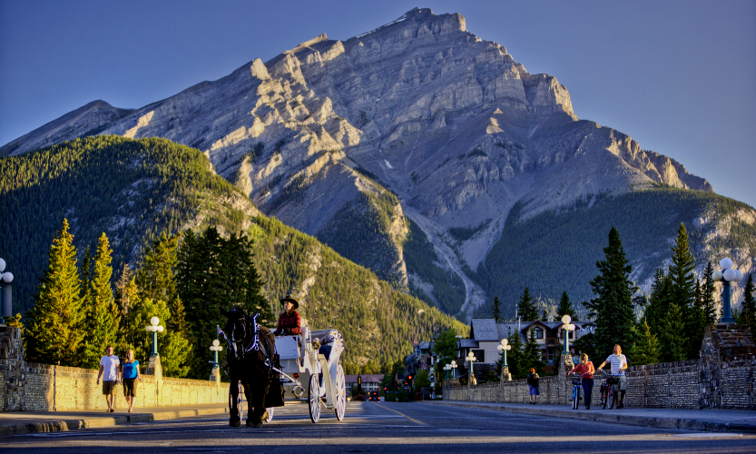 8-Day Essential Rockies & West Coast Eastbound Tour from Vancouver to Calgary: Whistler, Okanagan, Kelowna, Revelstoke, Canmore and Banff**Admission Tickets Included**