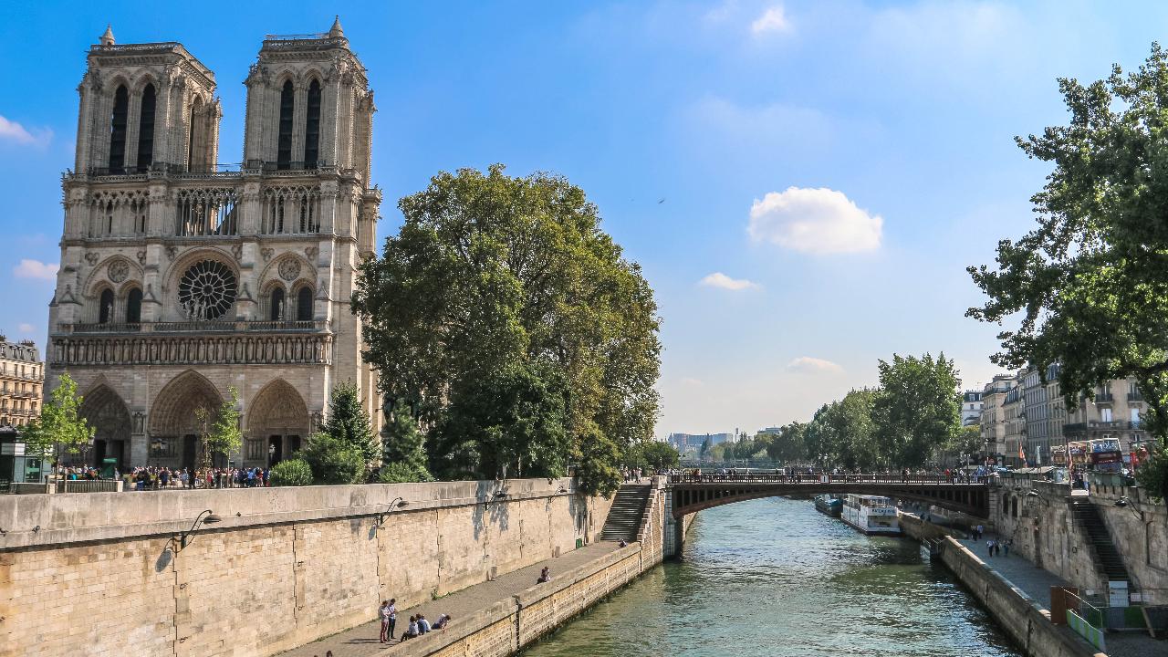 Paris, Notre Dame's Island Guided Tour, Shared, maximum 20, with Sainte Chapelle & Marie-Antoinette's Prison