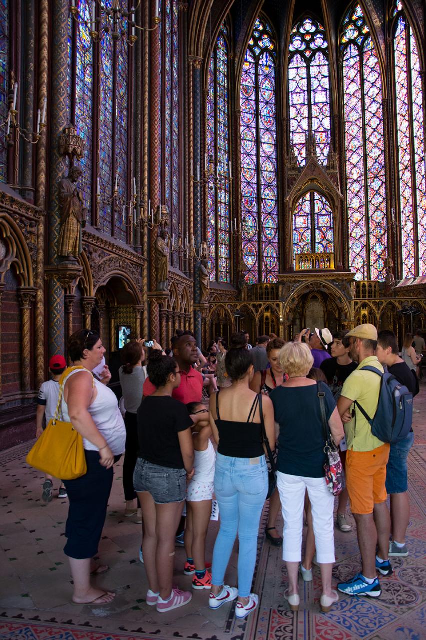 Private Family Tour of Notre Dame’s Island and the Sainte Chapelle