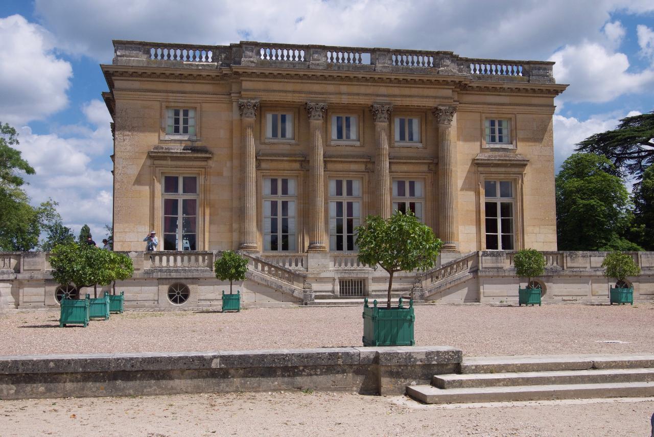 Versailles, Guided tour Petit Trianon and hamlet, Private, with Fountain Show or Musical Gardens