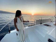 Sunset Cruise in Santorini with Greek Meal and Drinks
