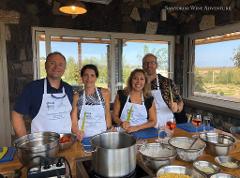 Wine and Food Lovers: Santorini Cooking Class and Wine-Tasting Tour