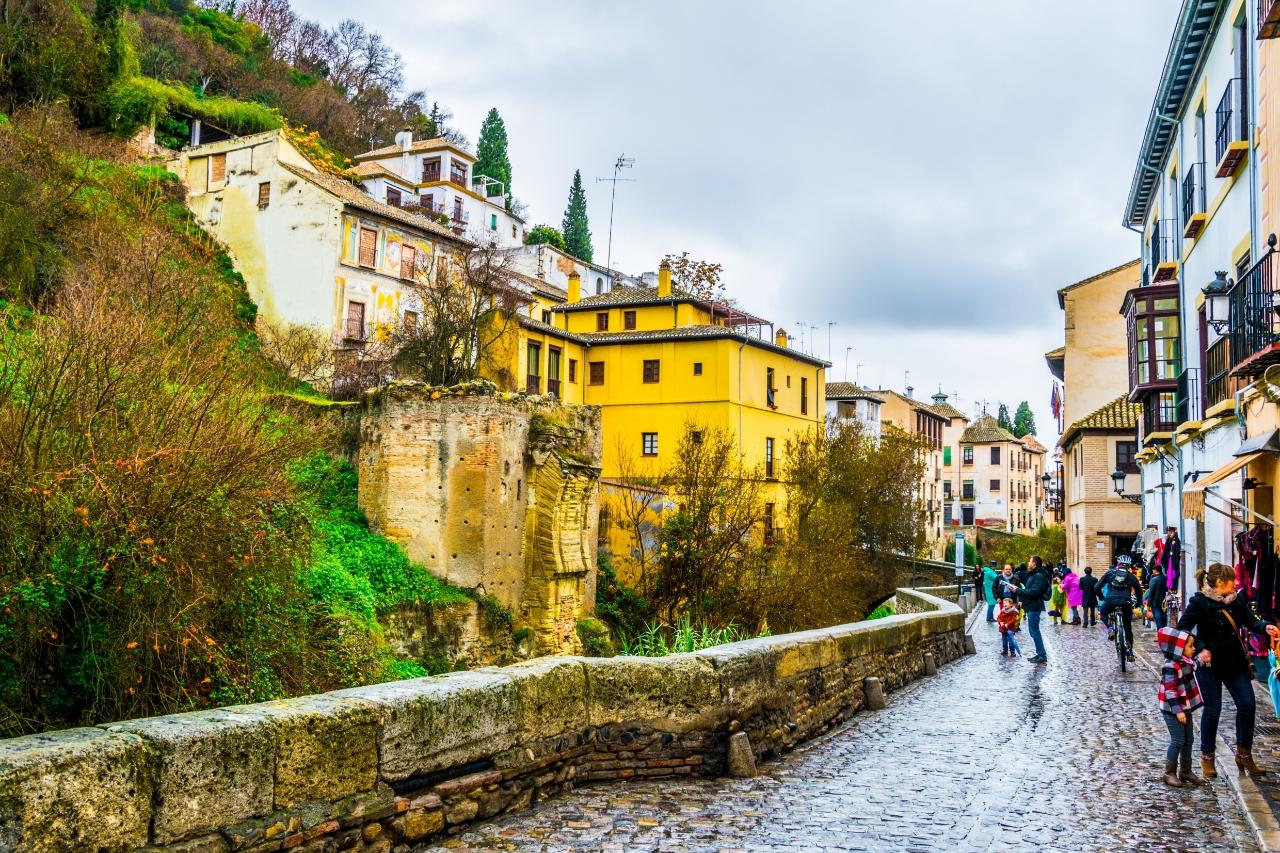 GUIDED TOUR TO ALHAMBRA AND ALBAICIN & SACROMONTE IN ENGLISH. Small group