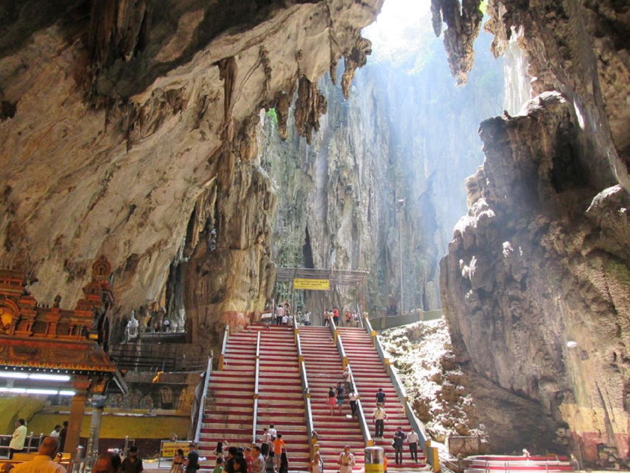 Kuala Lumpur Private Tour to Batu Caves Hot Springs And Waterfalls