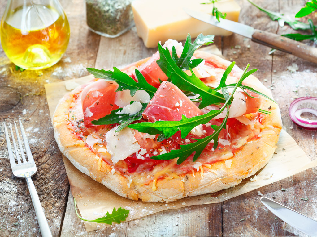 Traditional Italian Pizza-Making in Rome 