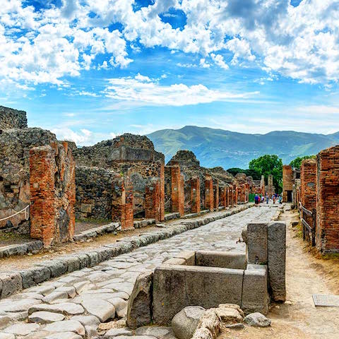 Pompeii and Vesuvius Tour from Sorrento: Small Group