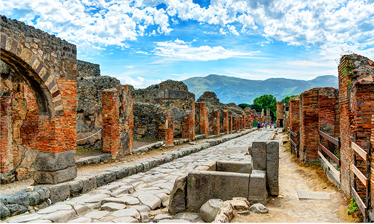 Pompeii and Vesuvius Tour from Amalfi: Large Group
