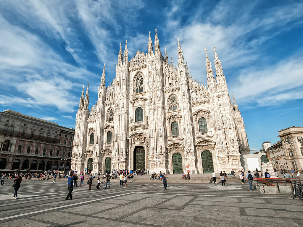 Milan Walking Tour Including The Duomo And Cocktails and Snacks 