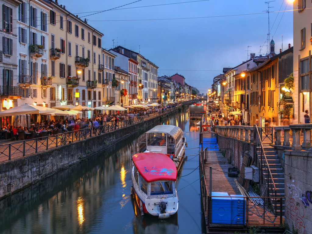 Wine & Appetizers On The Ancient Canals of Milan