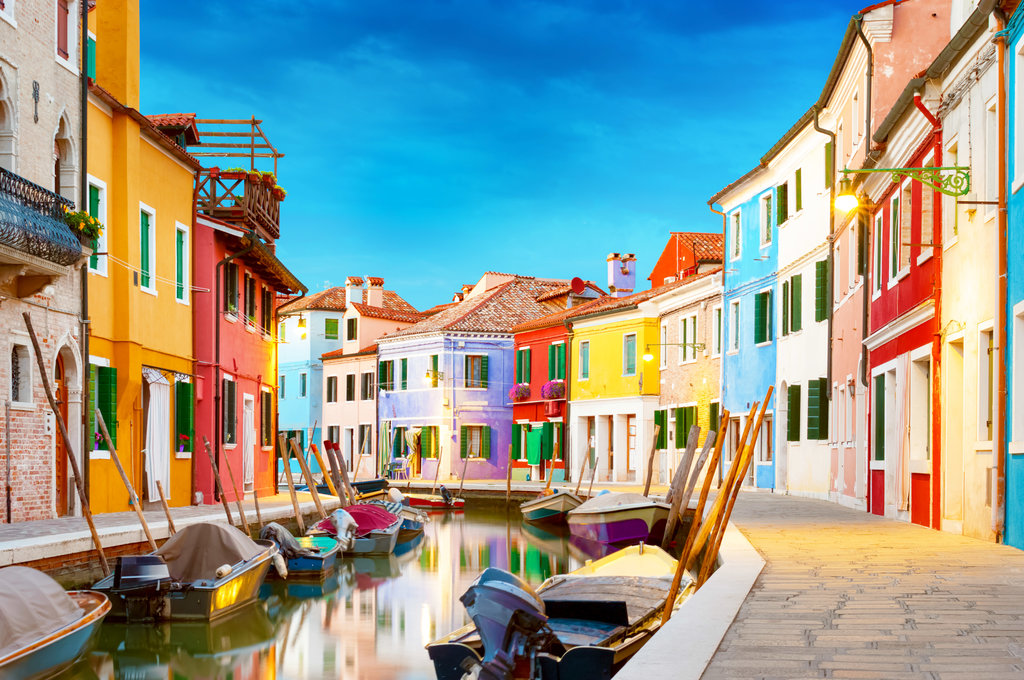 Venetian Islands Tour: Murano Glassblowing & Burano Lacemaking: Large Group