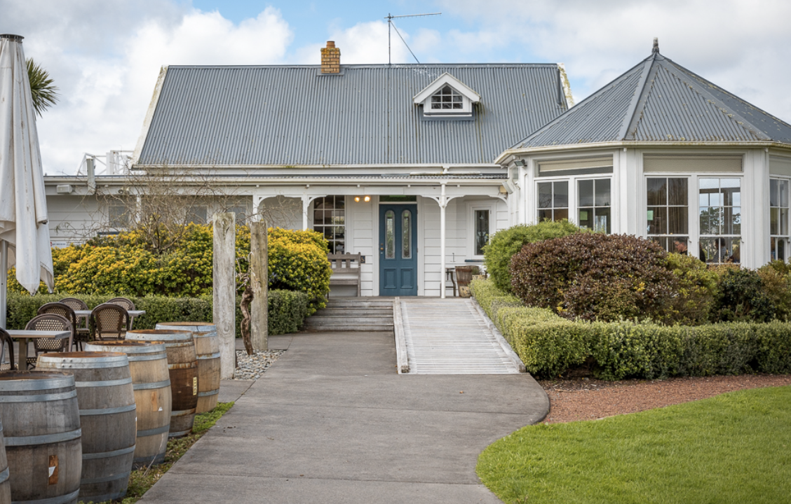 Quintessential Scenic Auckland Wine Tour (West Auckland)