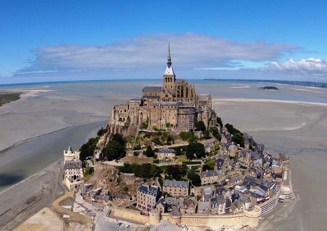 Caen and Mont St Michel: 75 Minutes Sightseeing Flight 