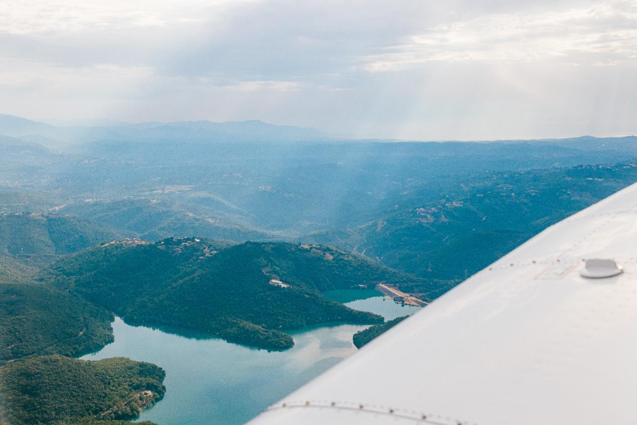 Cannes and Verdon Canyon: 1.5-Hour Sightseeing Flight
