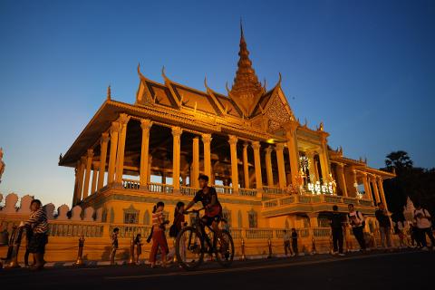 Phnom Penh Royal Palace and National Museum Half Day