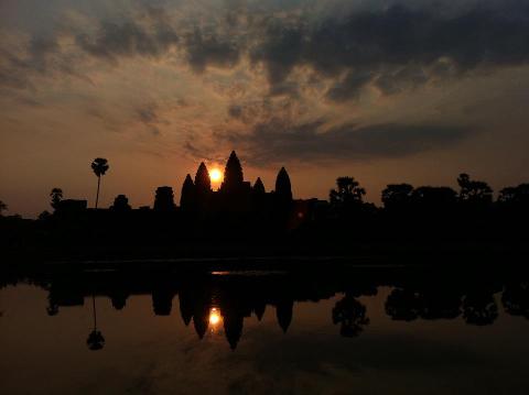 Sunrice_at_Angkor_Wat_02__1_