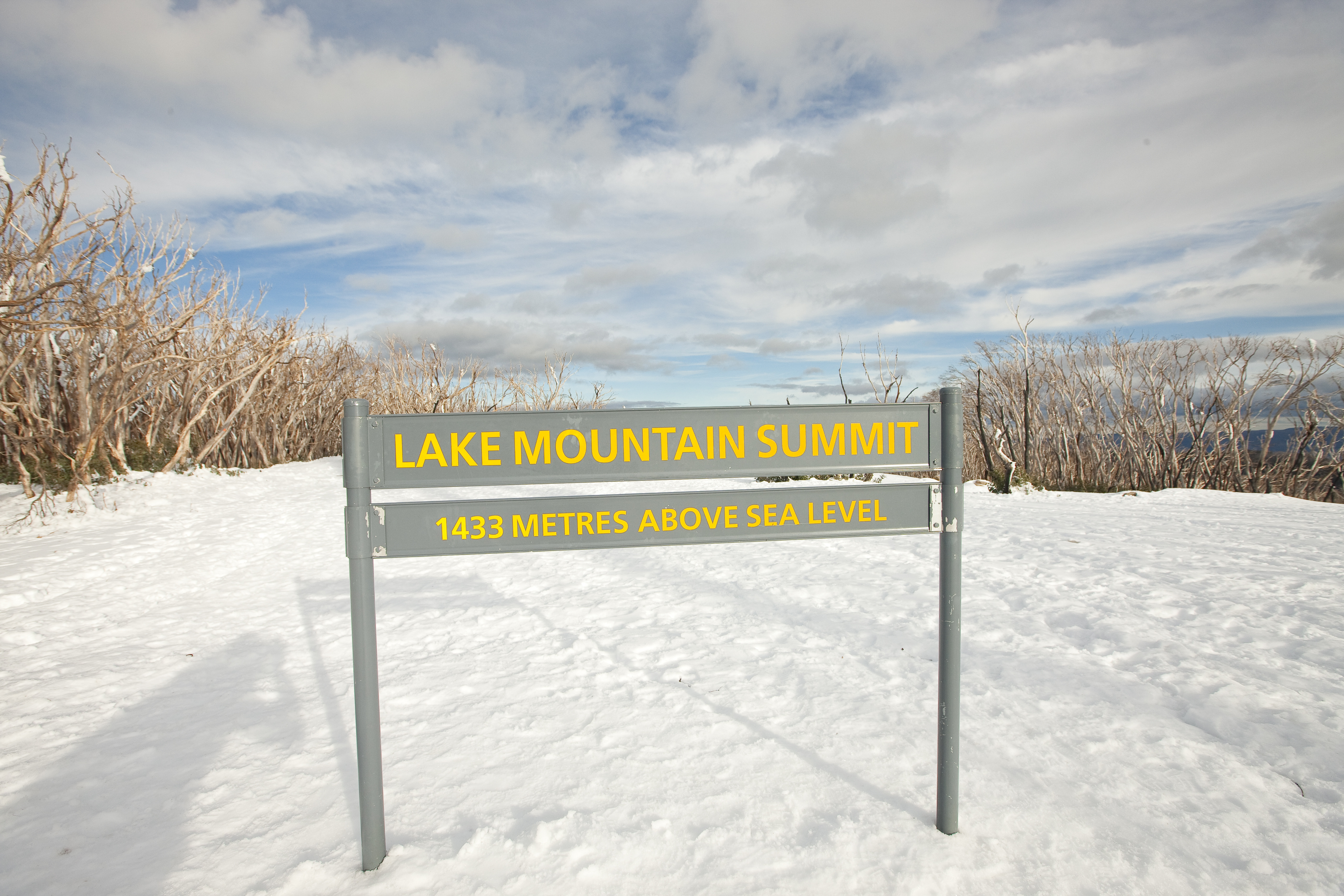 Lake Mountain Snow Play & Waterfalls Tour (CPickup)