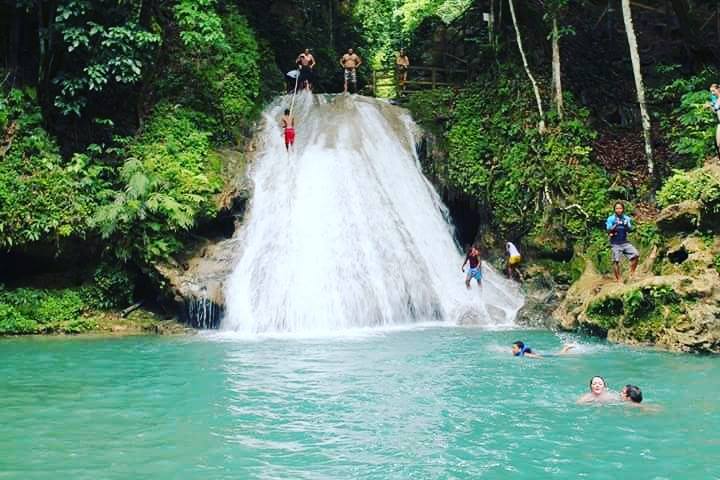Blue Hole Express Tour & Margaritaville from Ocho Rios