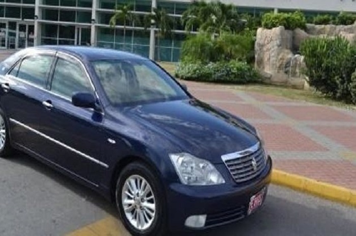 Jamaica Guide: Renting a Car vs. Booking a Private Transfer