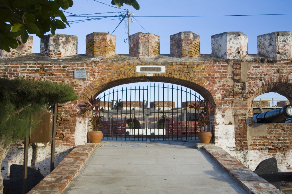 Port Royal Heritage Tour and Lime Cay Food Basket from Kingston