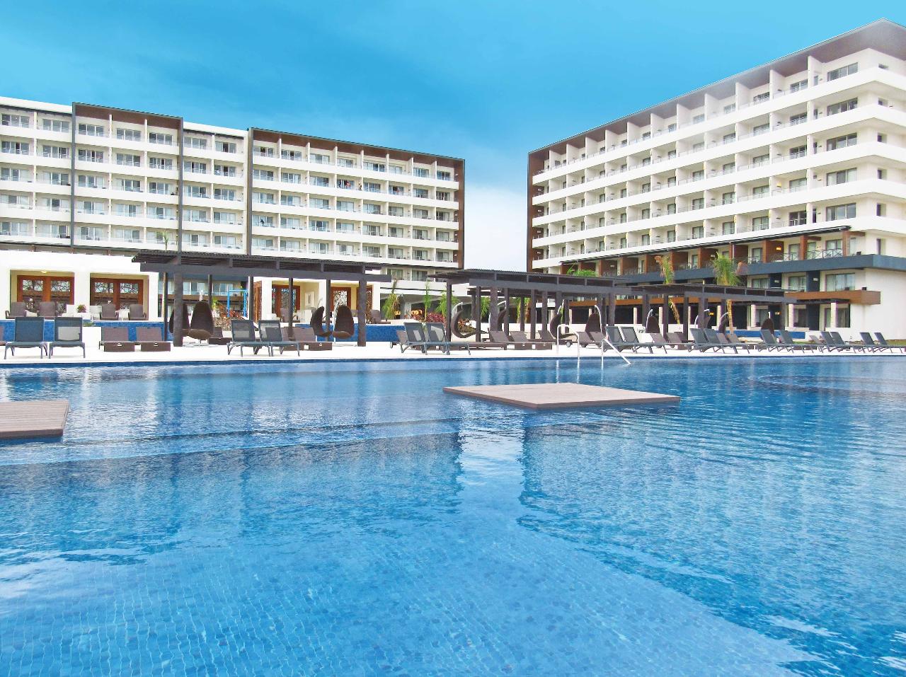 Royalton Blue Waters Hotel - Falmouth, Jamaica (All inclusive)