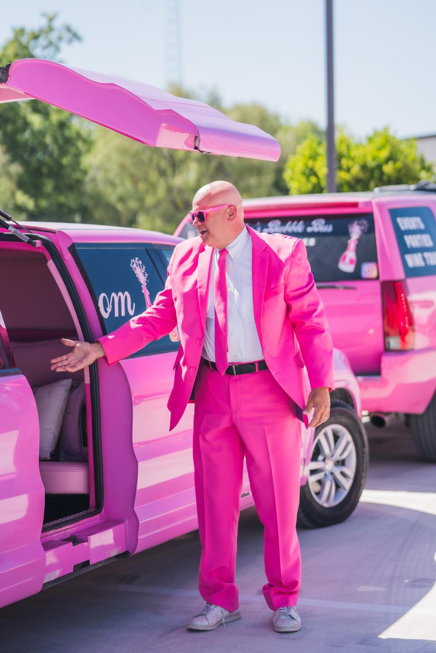 PINK VOLKSWAGEN LIMO WINE TOUR  (PRIVATE)