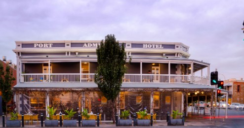 Port Adelaide Street Art tour with lunch and a pint