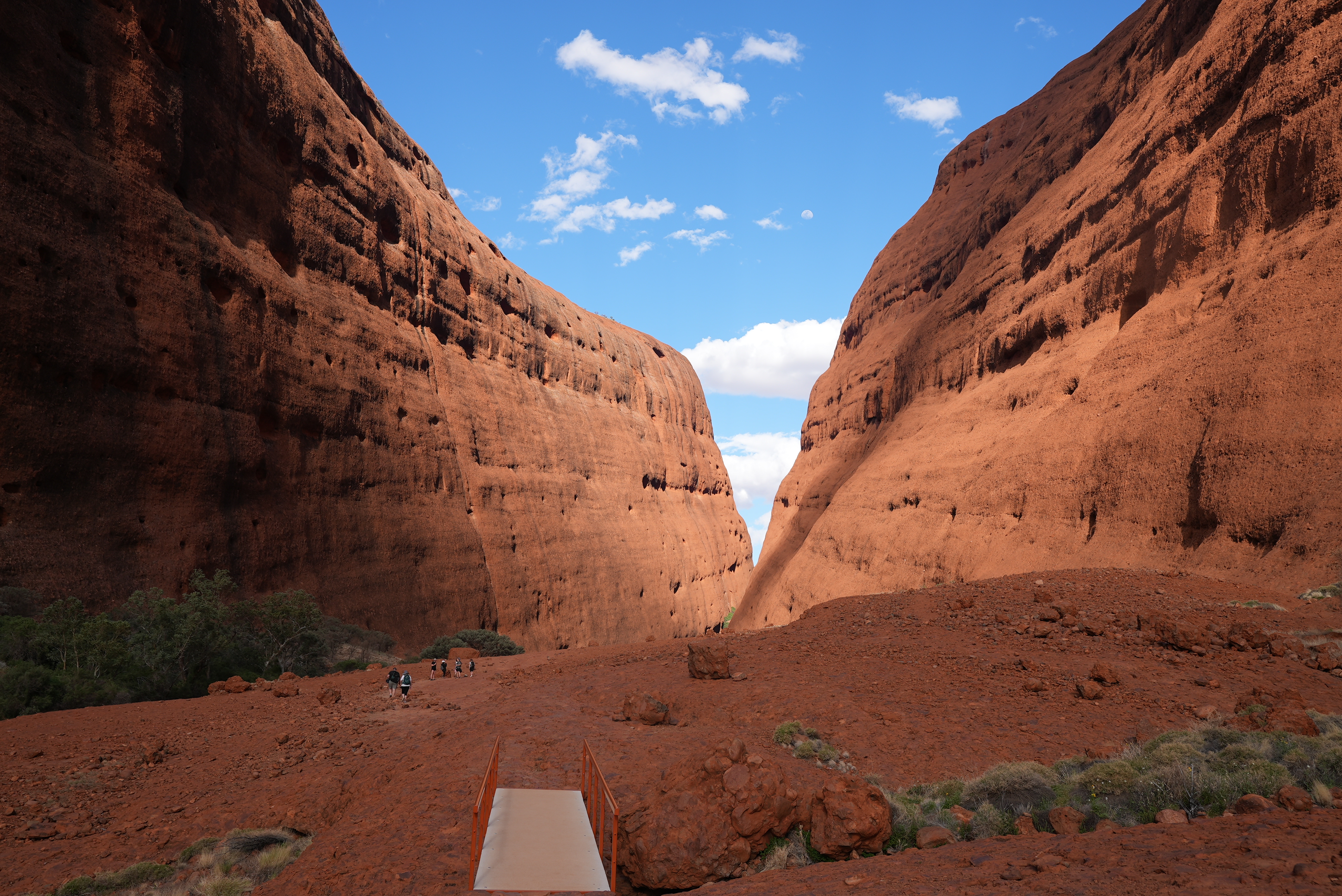 Kata Tjuta and Uluru Sunset Tour         卡塔丘塔及乌鲁鲁日落之旅