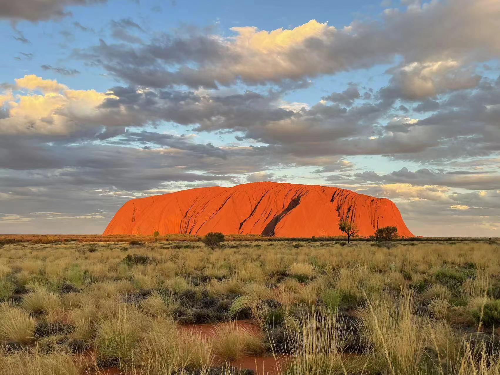 Kata Tjuta and Uluru Sunset Tour         卡塔丘塔及乌鲁鲁日落之旅