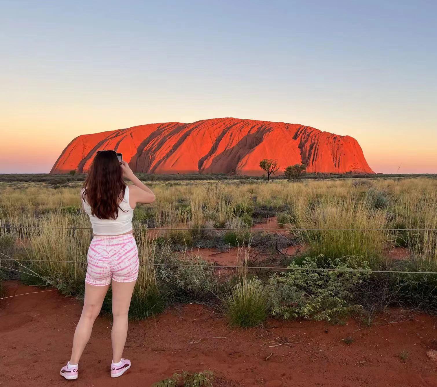 Kata Tjuta and Uluru Sunset Tour         卡塔丘塔及乌鲁鲁日落之旅