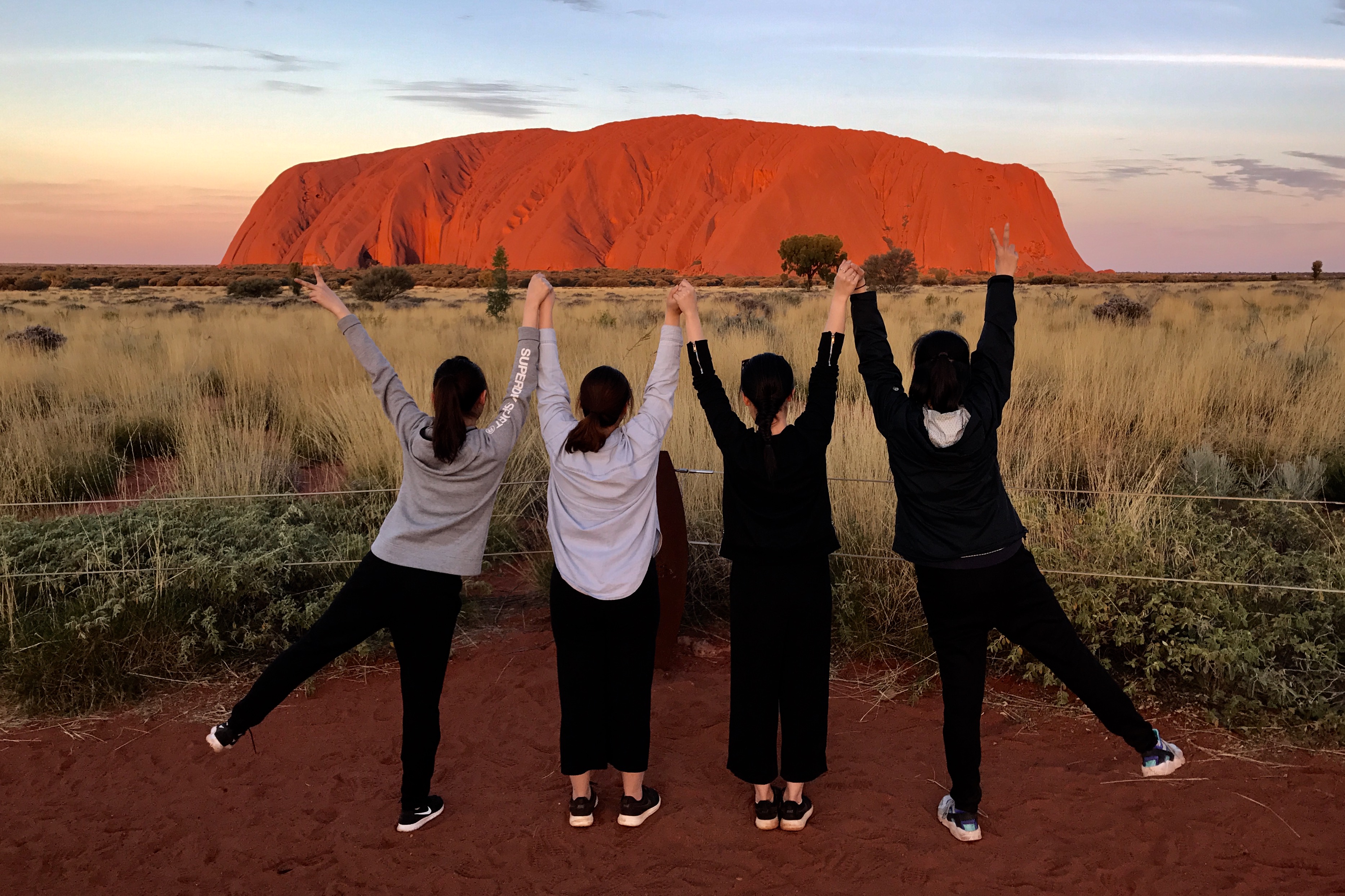 Kata Tjuta and Uluru Sunset Tour         卡塔丘塔及乌鲁鲁日落之旅