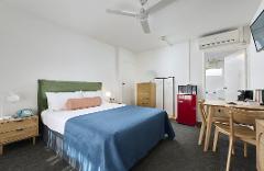 Baileys Parkside Motel by Vetroblu