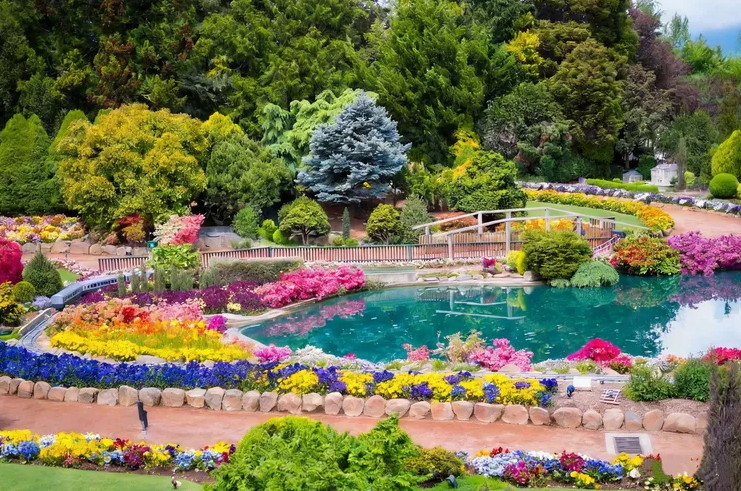 2D1N Canberra Crowne Plaza + Cockington Green Gardens