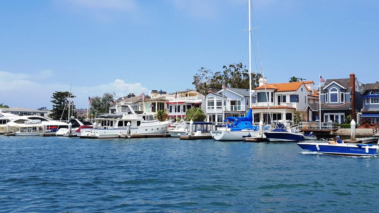 Balboa Island Artwalk with Newport Harbor Cruise