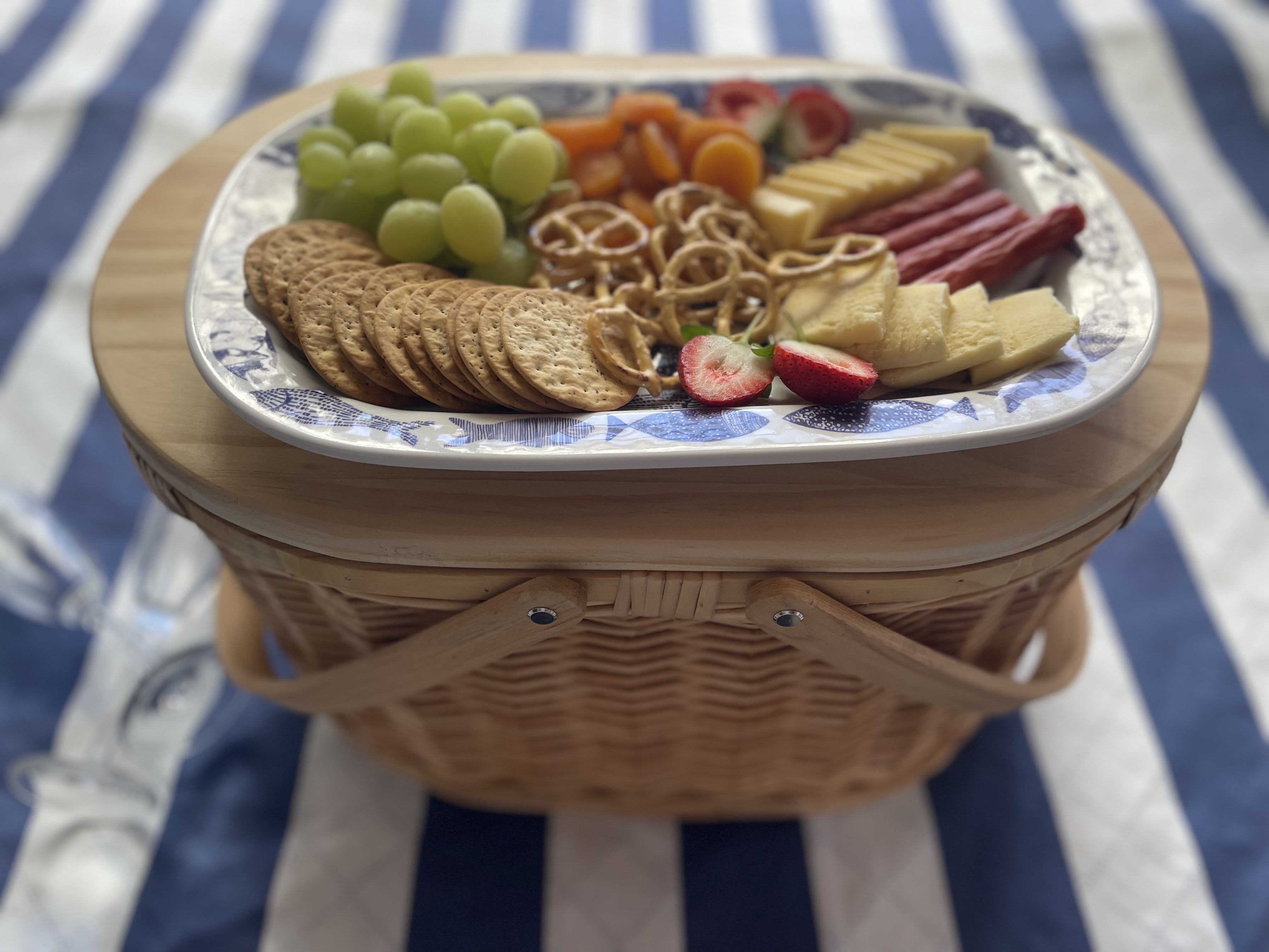 Surfers Paradise to Wavebreak Island 'Pelicans, Picnic & Yabby Pumping' Cruise - Shared Tour.