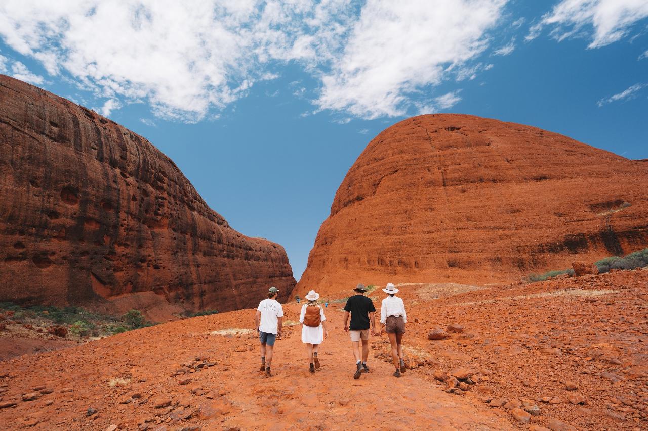 Autopia Tours: Uluru Kings Canyon to West MacDonnell 4 Day - Basic Swag from Ayers Rock/Yulara