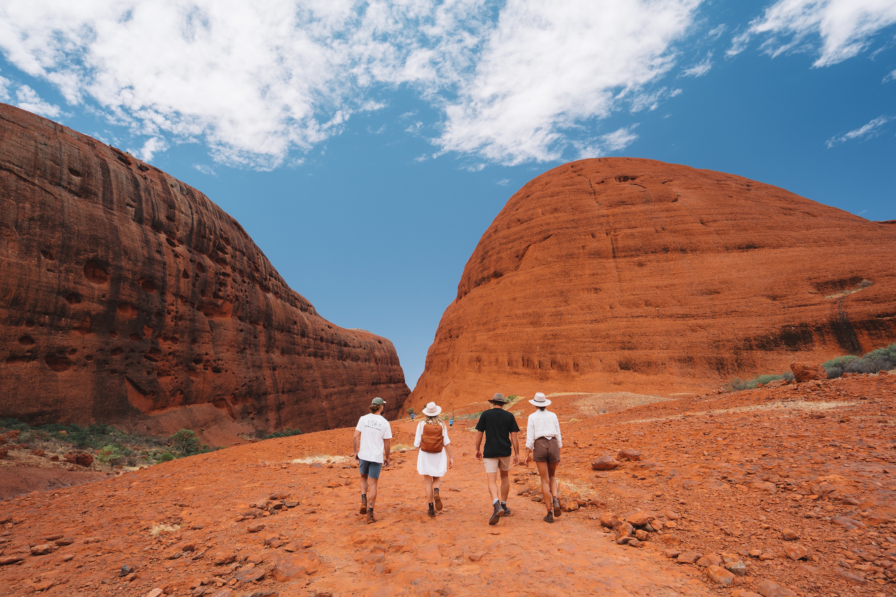  4 Day Red Centre to West MacDonnell from Alice Springs( Basic Swag): Uluru | Kata Tjuta | Kings Canyon | West MacDonnell Ranges | Standley Chasm | 