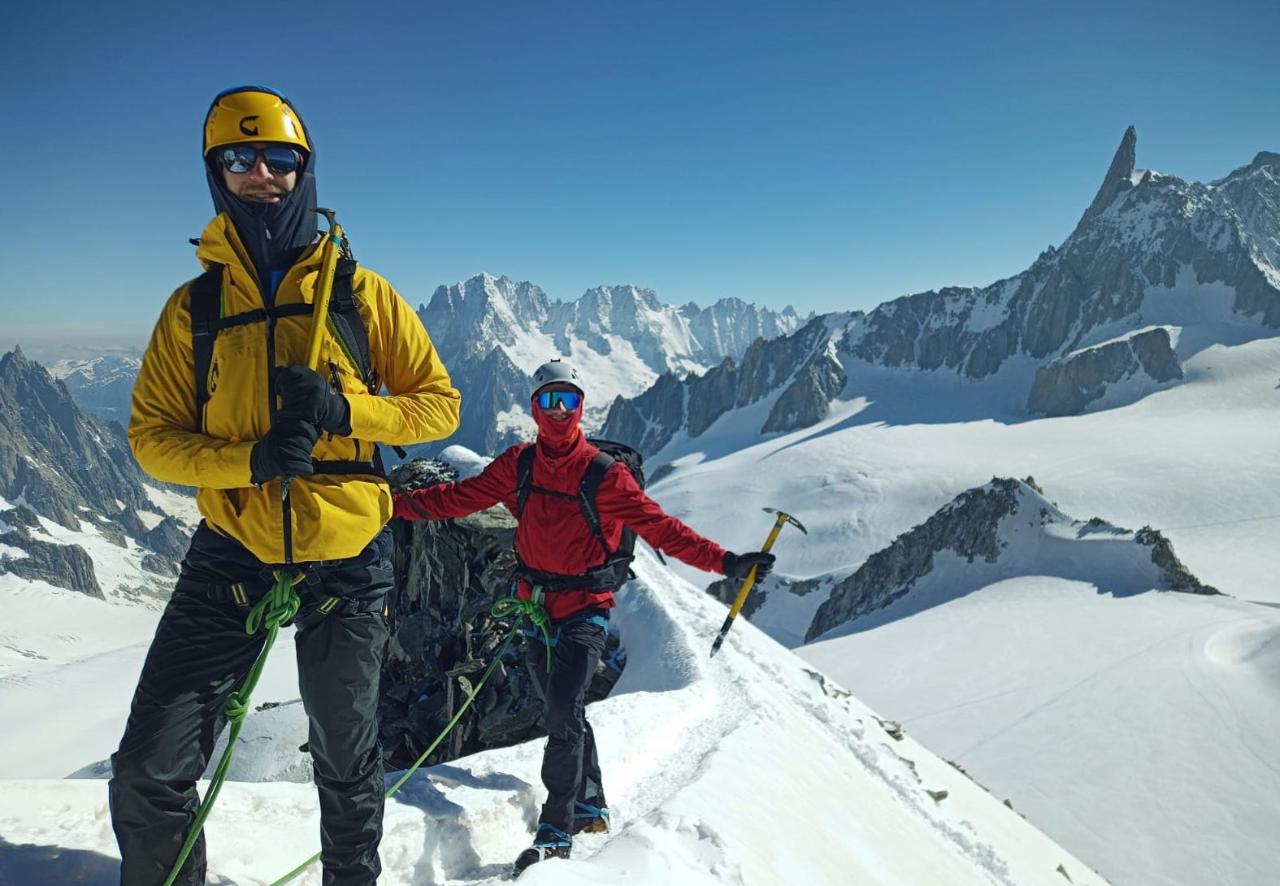 Courmayeur BEGINNERS MOUNTAINEERING COURSE AROUND MONT BLANC MapoTapo Courmayeur BEGINNERS MOUNTAINEERING COURSE AROUND MONT BLANC MapoTapo