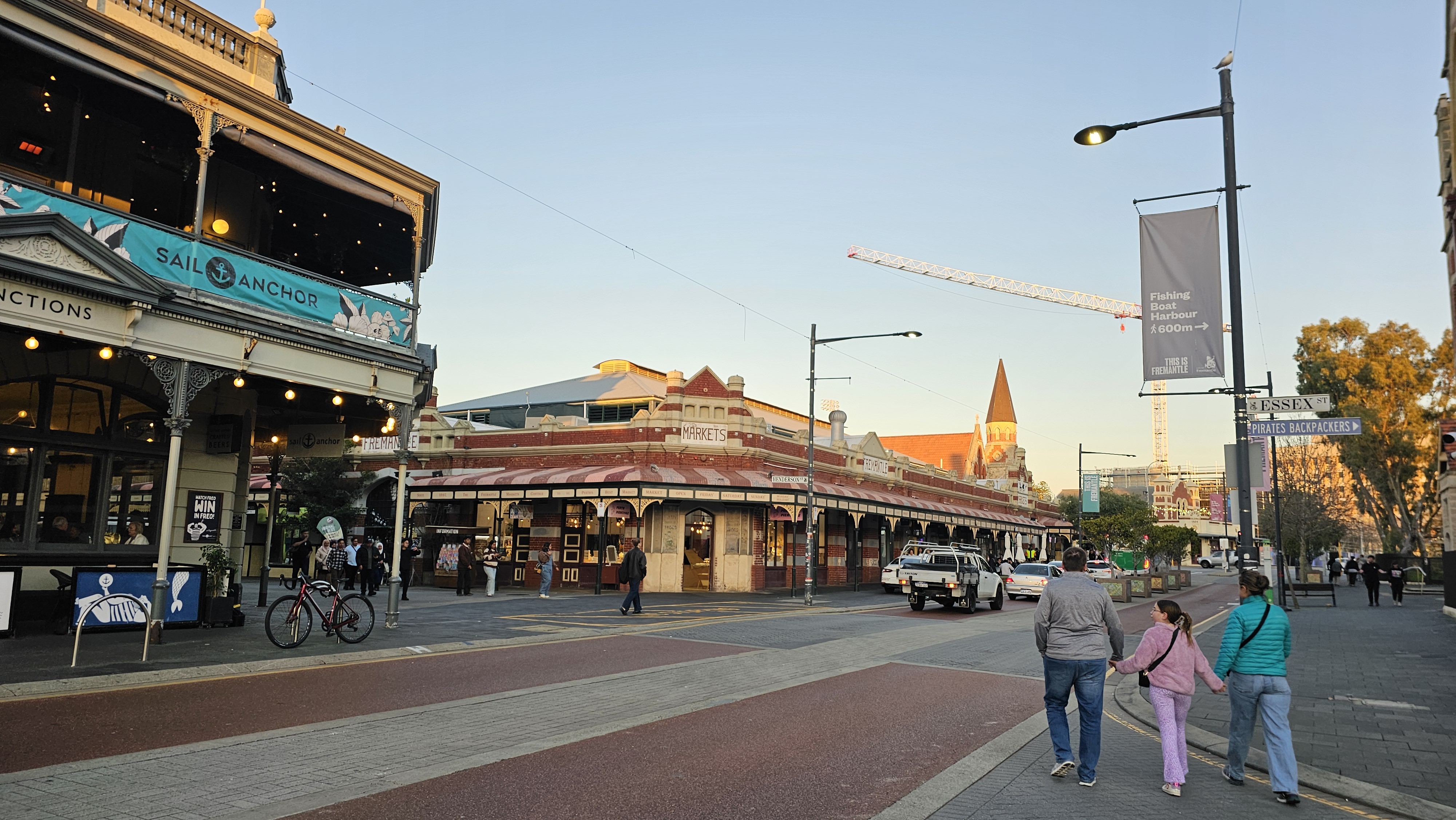 Premium Jumping Crocodile Tour & Litchfield National Park, 4WD 4-6 guests only, with lunch