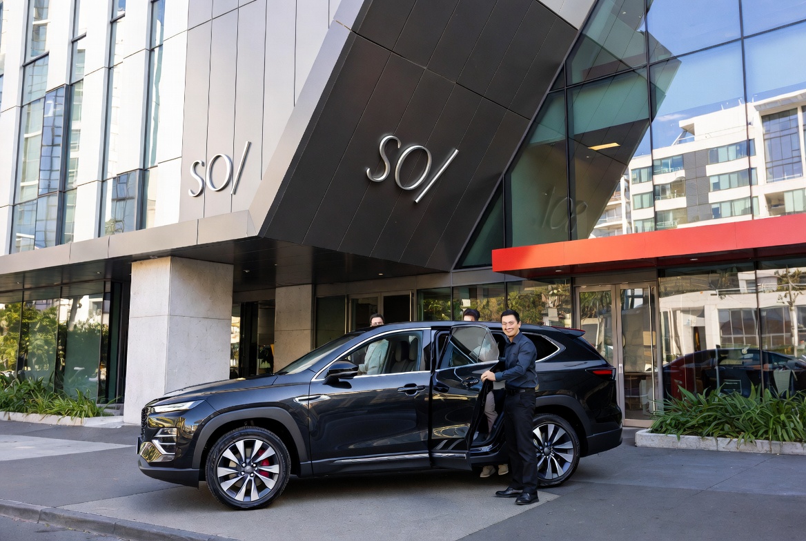 Private Auckland Domestic Airport to Auckland CBD Transfer - SUV