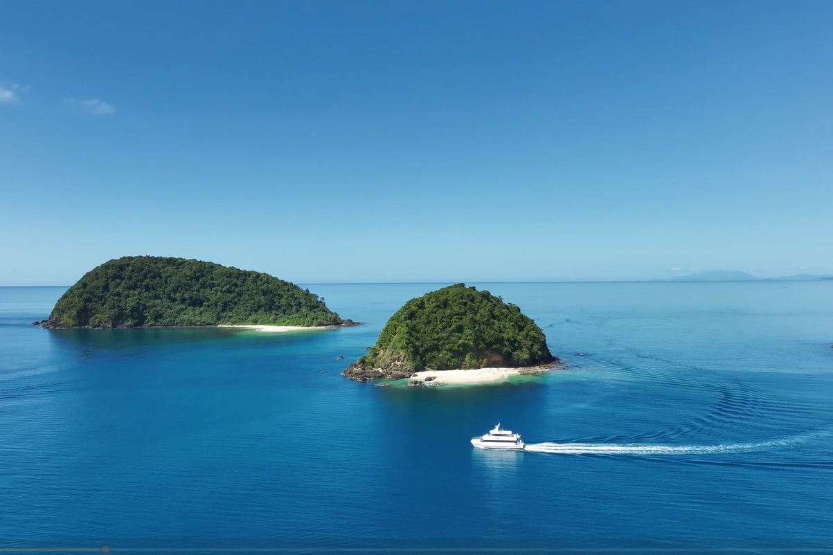 QuickCoast Xpeditions | Townsville to Cairns | Thursday | 4days/3nights | Northbound Cruise Xpedition | One-Way | 07.30am