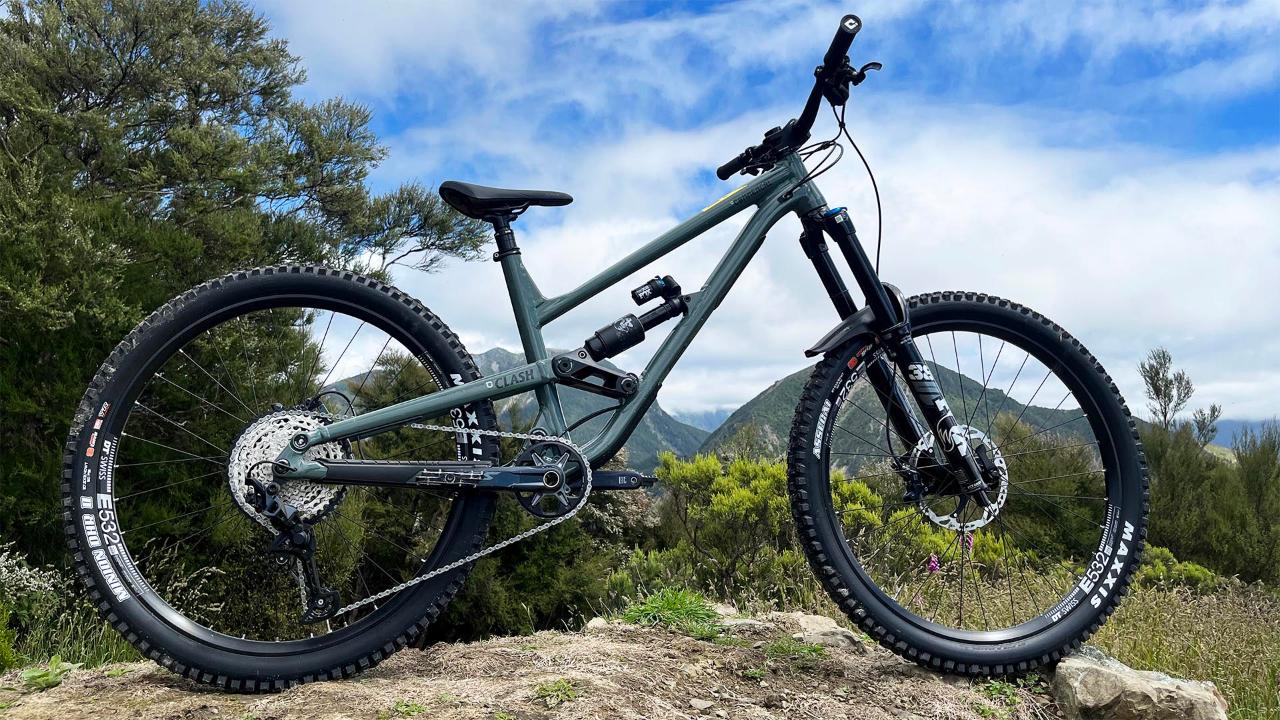 Bike Rental - Commencal Clash (Medium)