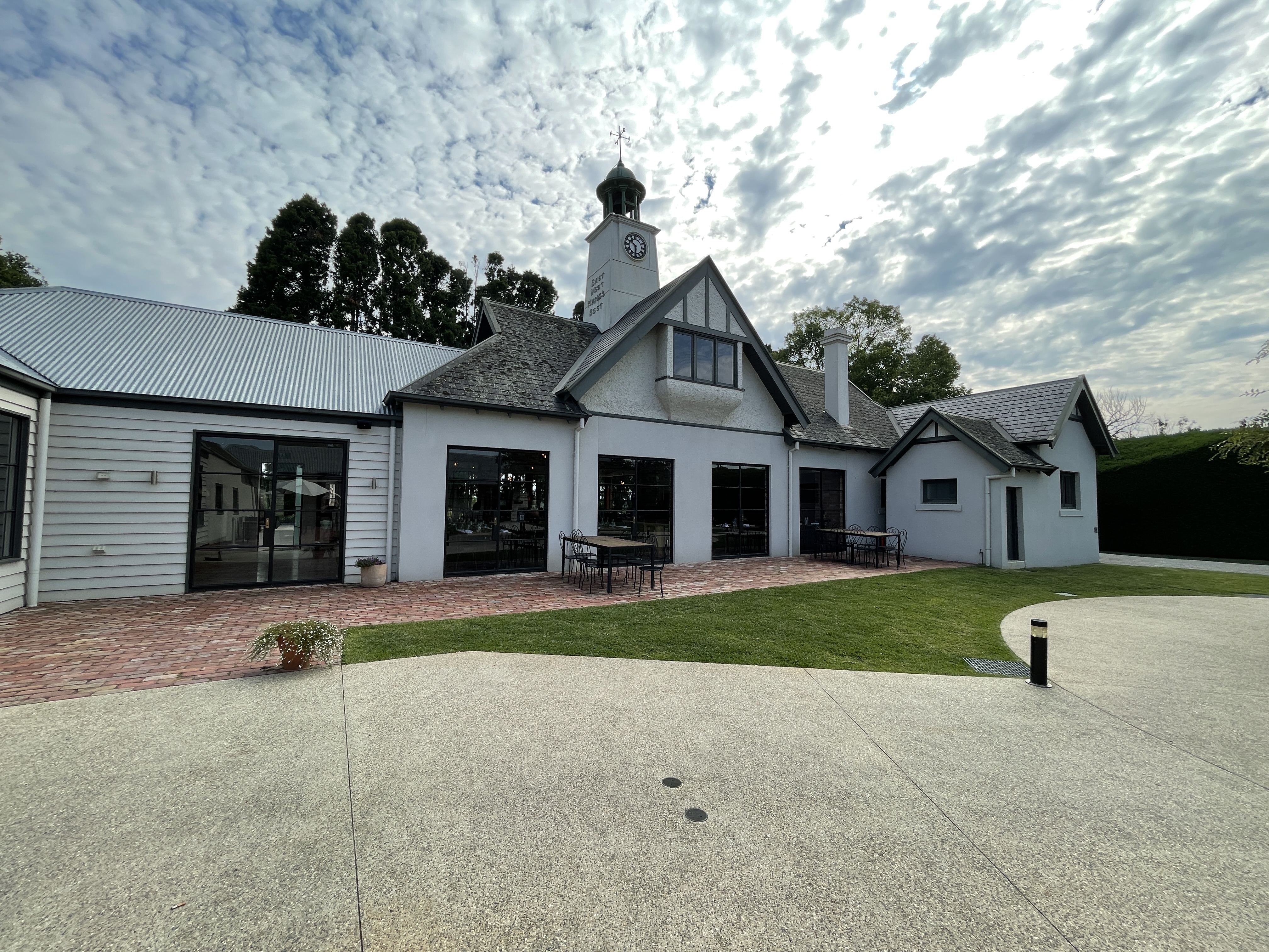 Yarra Valley Safari: Wildlife, Wine and Indulgence