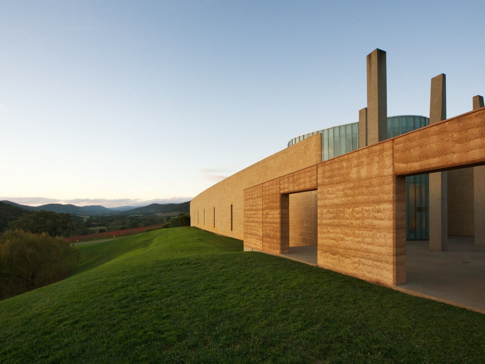 Yarra Valley Safari: Wildlife, Wine and Indulgence