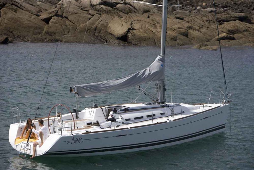 Bareboat Blue Moon